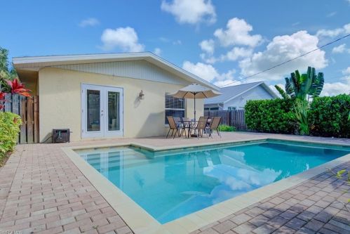 758 93 Ave, Naples FL 34108-2441 exterior