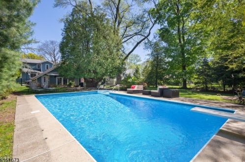 44 Roosevelt Blvd, Florham Park NJ  07932-2420 exterior