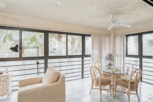 11210 Aspen Gln Dr, Boynton Beach FL 33437-1823 exterior