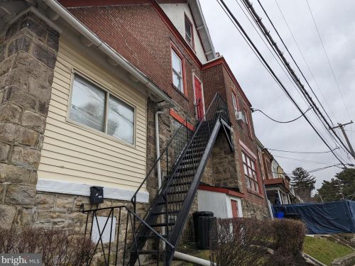 6828 15th St, Philadelphia, PA 19126-2703