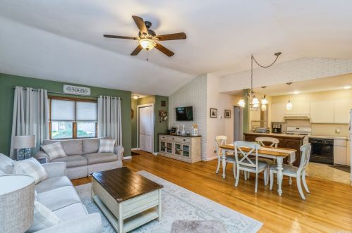 37 Evelyn Dr, Commack NY 11725-3822 exterior