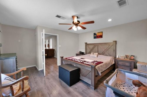 9803 Pne Pt Dr, Montgomery TX 77316-9148 exterior