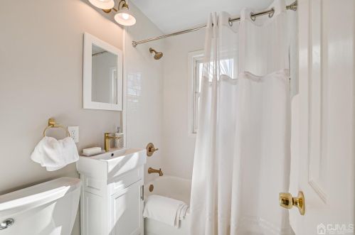 85 Gdn Ter, Edison NJ 08817-4501 exterior