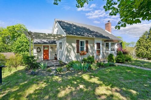 17 Mountain View Rd, Poughkeepsie, NY 12603-2005