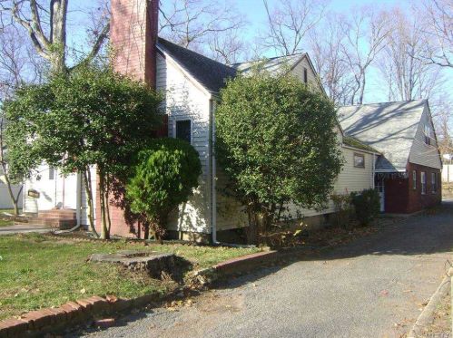 10 Birch Dr, Huntington Station NY 11746-3003 exterior