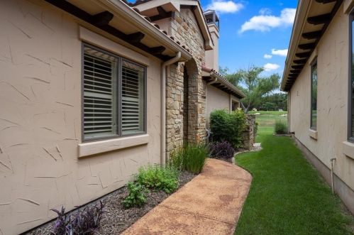 4 Borello Dr, Austin TX  78738-1766 exterior