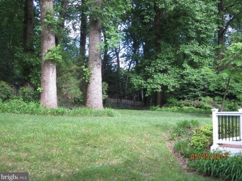 903 Ridge Dr, Mc Lean VA  22101-1633 exterior