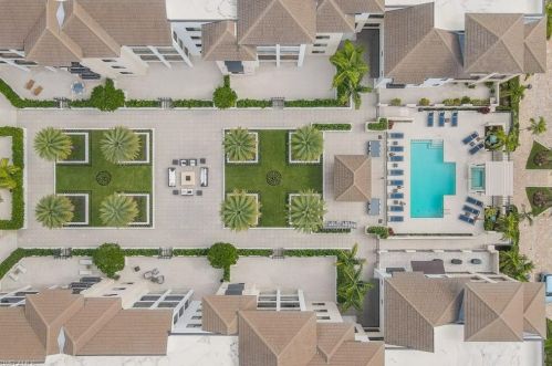 1035 3rd Ave, Naples FL 34102-5813 exterior