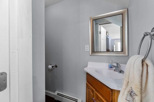 43 Frst St, Dover NH 03820-3223 exterior