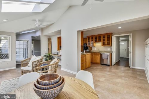 4206 Mt Vernon Memorial Hwy, Alexandria VA 22309-2809 exterior