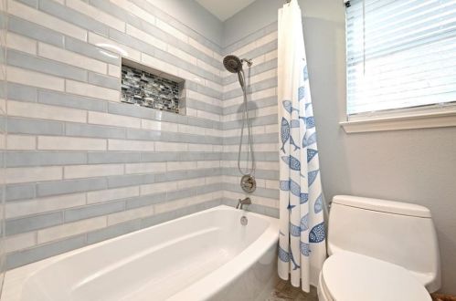 11608 Emerald Fls Dr, Austin TX 78738-5327 exterior