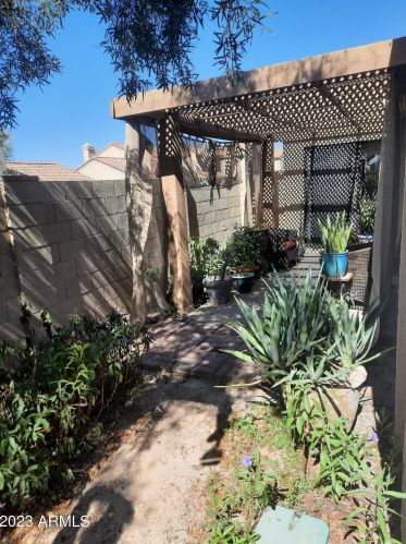 13829 42 Pl, Phoenix AZ 85050-3361 exterior