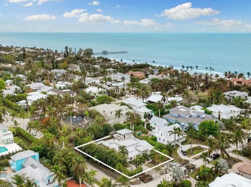 180 8th Ave, Naples, FL 34102-6839