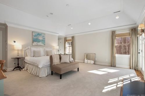 97 Whipstick Rd, Wilton CT 06897-1232 exterior