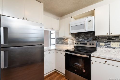 1015 Ala Napunani St, Honolulu, HI 96818-1710