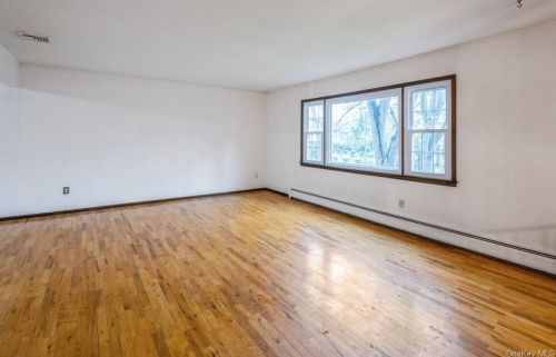 10 Melanie Ct, Valley Cottage NY 10989-1325 exterior