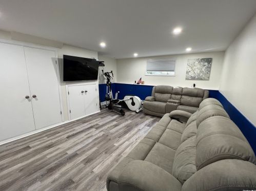 14 Colorado Pl, Huntington Station NY  11746-2605 exterior