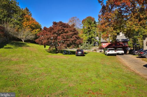 2367 Vly Rd, Huntingdon Valley PA 19006-6007 exterior