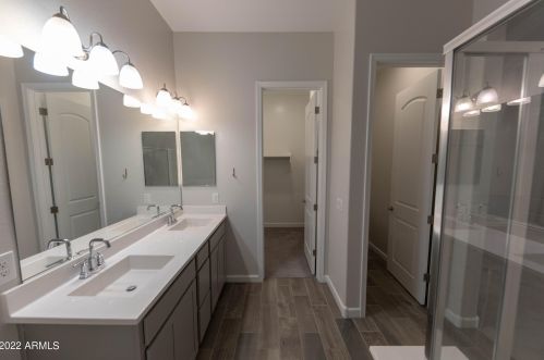 3033 37th Way, Phoenix AZ  85018-2219 exterior