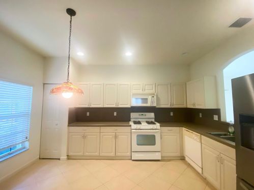 307 Breezy Pt Loop, Fort Pierce FL 34986-2668 exterior