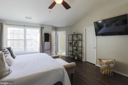 907 Indigo Bunting Ln, Glen Burnie MD 21060-8325 exterior