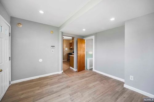 140 Clinton Pl, East Rutherford NJ 07073-1723 exterior