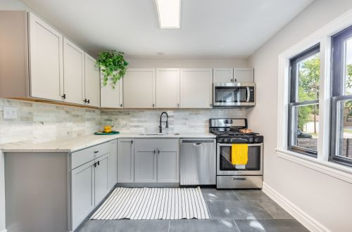 2301 17 Ave, Broadview IL 60153-2904 exterior