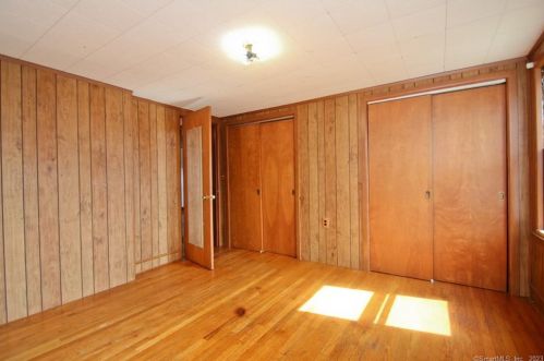 111 Spg St, Windsor Locks CT 06096-2208 exterior