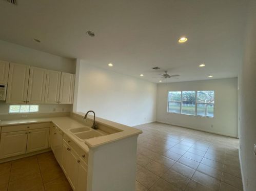 2213 Newport Is Blvd, Fort Pierce FL 34953-4378 exterior