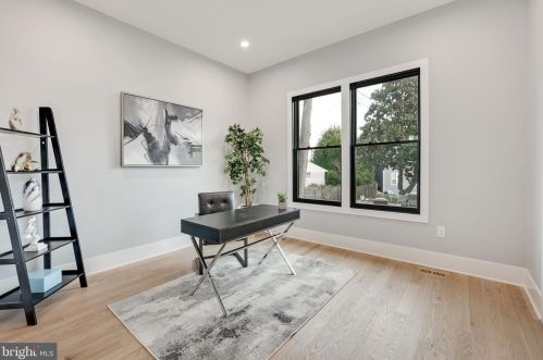 1422 Mayflower Dr, Mc Lean VA 22101-5615 exterior