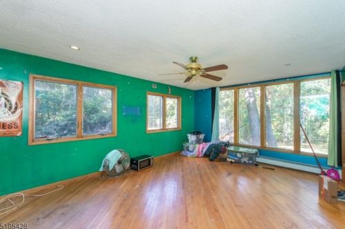 10 Lawrence Rd, Dover NJ 07869-3106 exterior