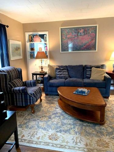 130 Haig Rd, Valley Stream NY 11581-2110 exterior