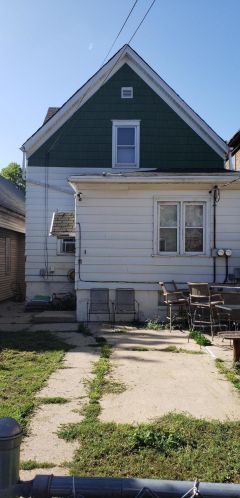 2402 Maple St, Milwaukee, WI 53204-3038