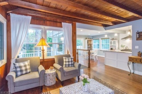 27 Sunset Rd, Bloomingdale, NJ 07403-1941