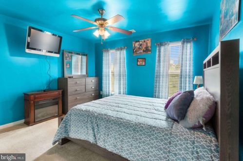 37 Louvain Dr, Hanover PA 17331-8696 exterior