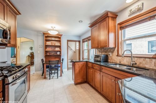 5523 Rosedale Ave, Chicago IL 60646-5311 exterior