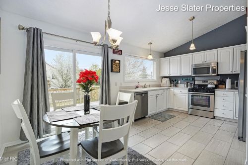 610 Clover Ridge Ave, Grand Rapids, MI 49504-4691