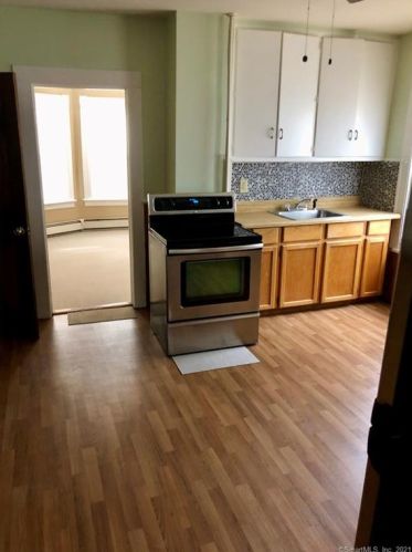 89 Ridge St, Manchester, CT 06040-4933