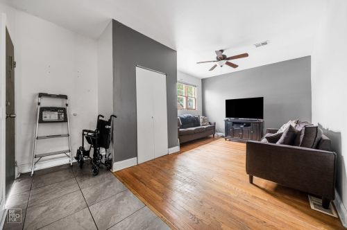 6149 Giddings St, Chicago IL 60630-2931 exterior