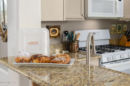 5073 Pinnacle Cove Dr, Tucson AZ  85749-7153 exterior