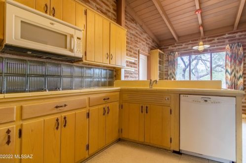 3380 Arroyo Chico, Tucson AZ  85716-5813 exterior