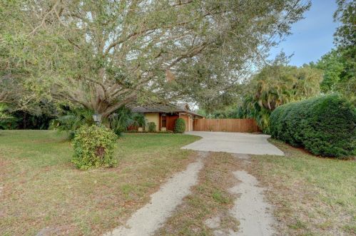 5406 Palmetto Dr, Fort Pierce FL 34982-7481 exterior