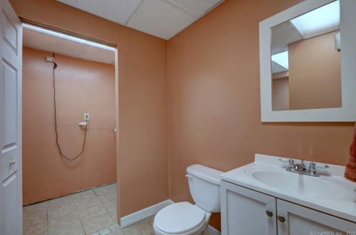 48 Stevens St, Milford CT 06460-7869 exterior