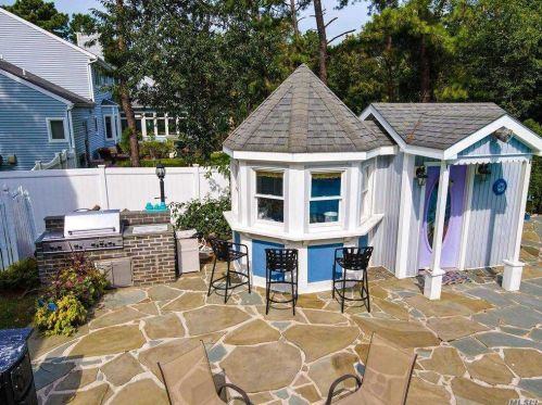 32 Pheasant Run Ln, Huntington Station NY 11746-8142 exterior