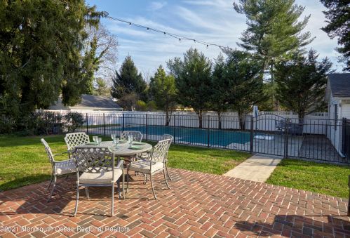 36 Little Silver Pt Rd, Little Silver NJ 07739-1732 exterior