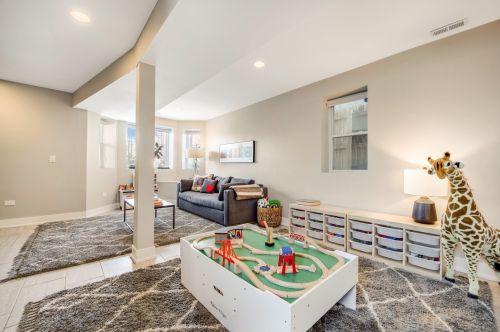 2536 Linden Pl, Chicago IL 60647-2626 exterior