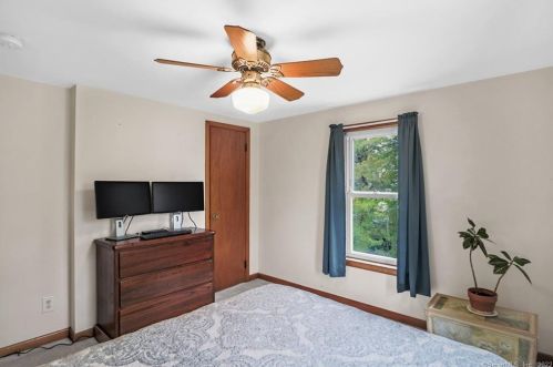 22 Amundsen St, Norwalk CT 06855-2237 exterior