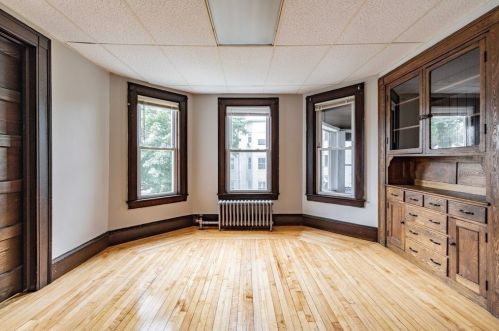 62 Rivers Ave, Chicopee MA 01013-4125 exterior