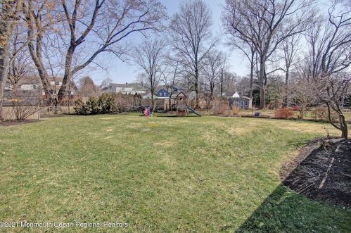 27 Birch Dr, Red Bank NJ 07702 exterior