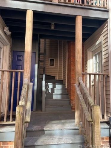 1 Rowan St, Norwalk CT 06855-1926 exterior